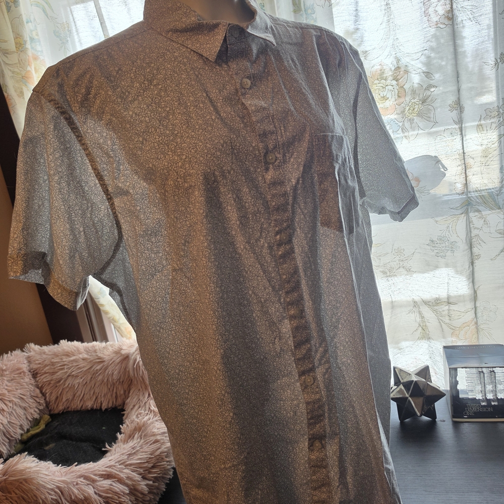 Marc Anthony Light Gray Short-Sleeve Button-Down Shirt with Subtle Print